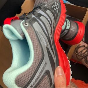 Great trail running shoes! New with tags! Size 7!